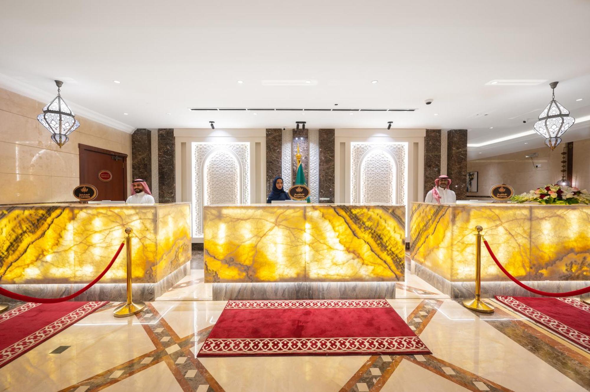 アル マディーナ ハーモニー ホテル エクステリア 写真 The hotel's lobby