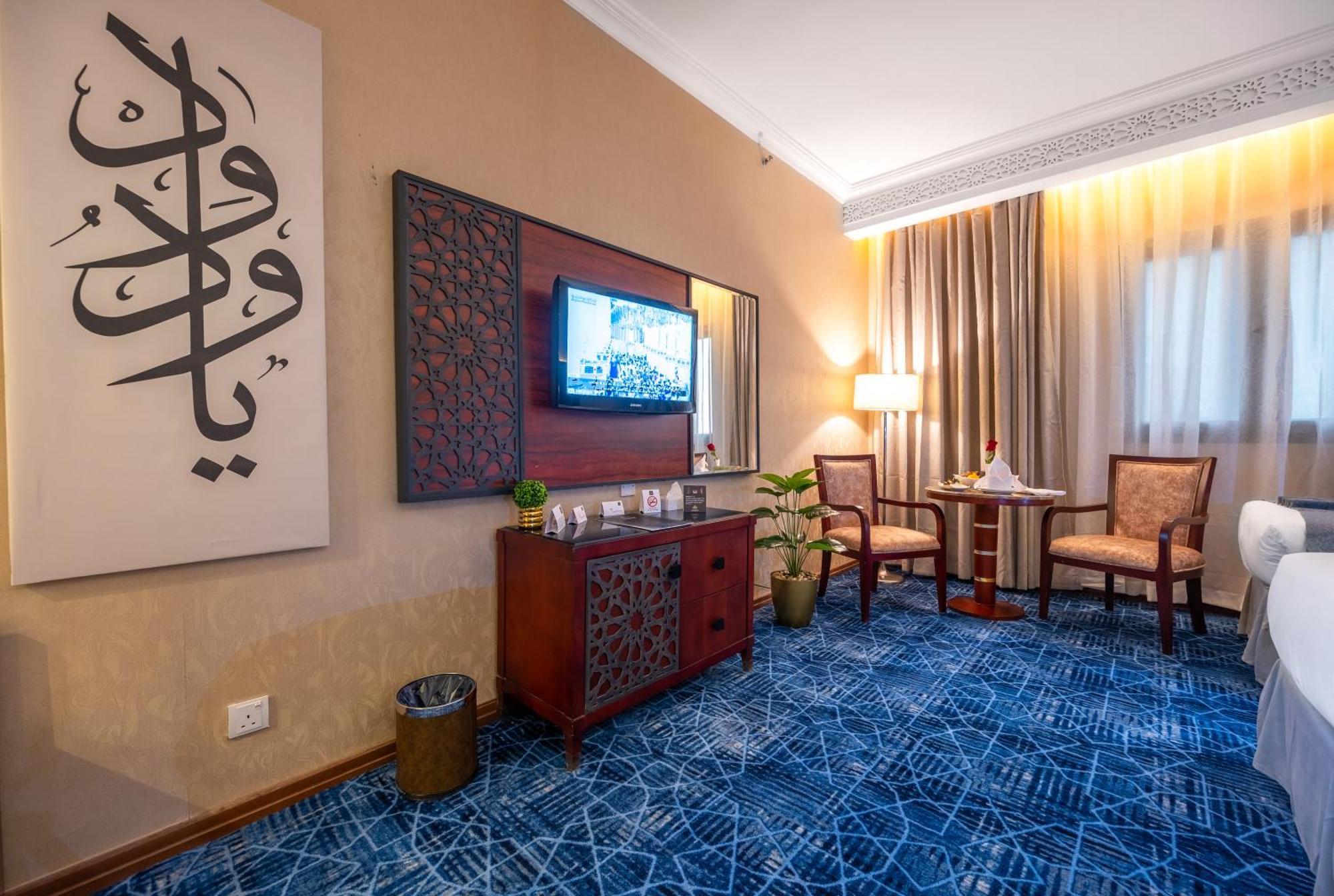 アル マディーナ ハーモニー ホテル エクステリア 写真 A room at the hotel