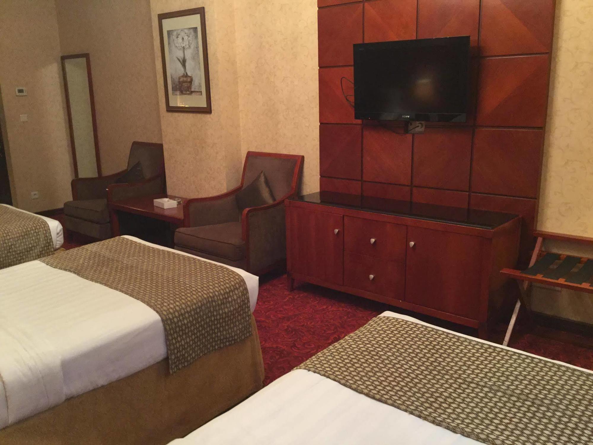 アル マディーナ ハーモニー ホテル エクステリア 写真 A room at the hotel